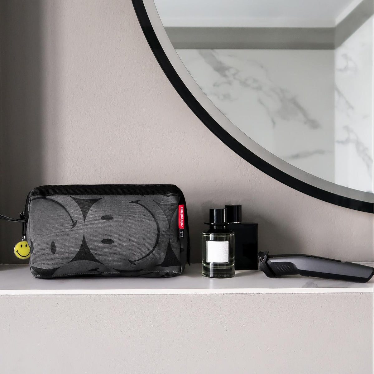 Reisenthel Travelcosmetic Smiley grey – lifestyle fotografie