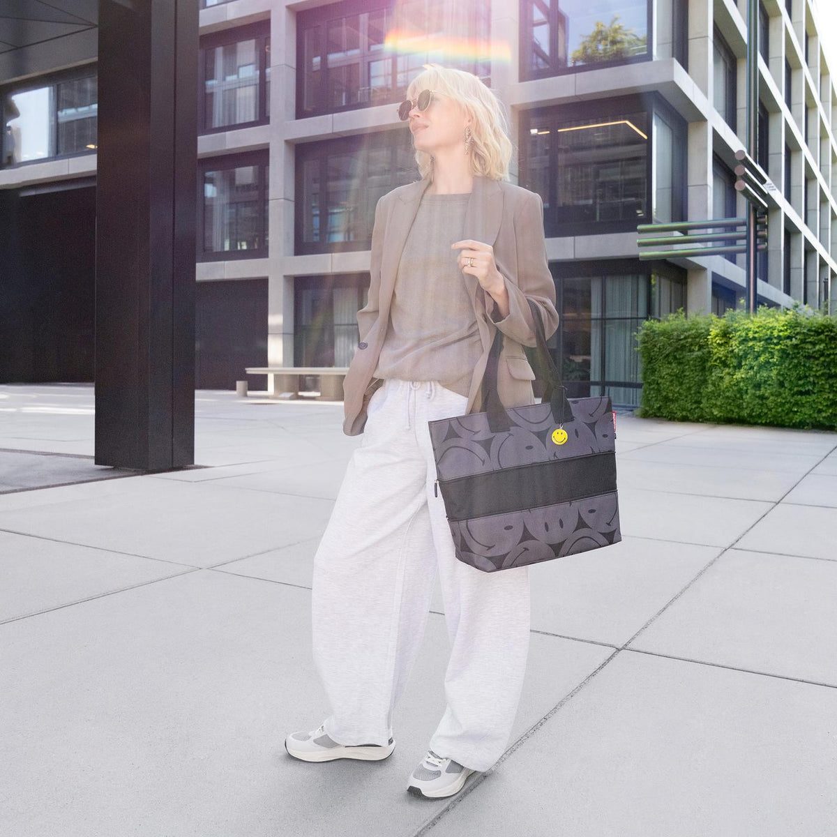 Reisenthel Shopper E1 Smiley grey – lifestyle fotografie