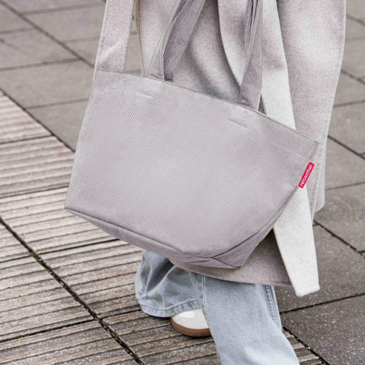 Reisenthel Shopper M Cord grey – lifestyle fotografie