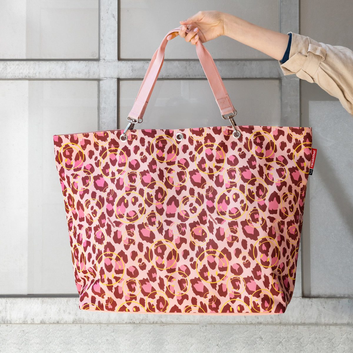Reisenthel Shopper XL Smiley leo blush – lifestyle fotografie