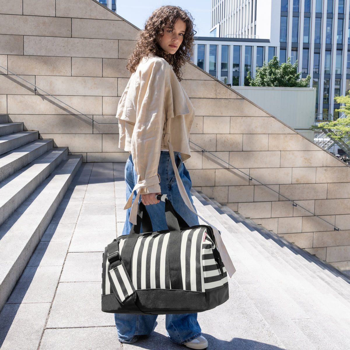 Reisenthel Allrounder L Summerstripes black – lifestyle fotografie