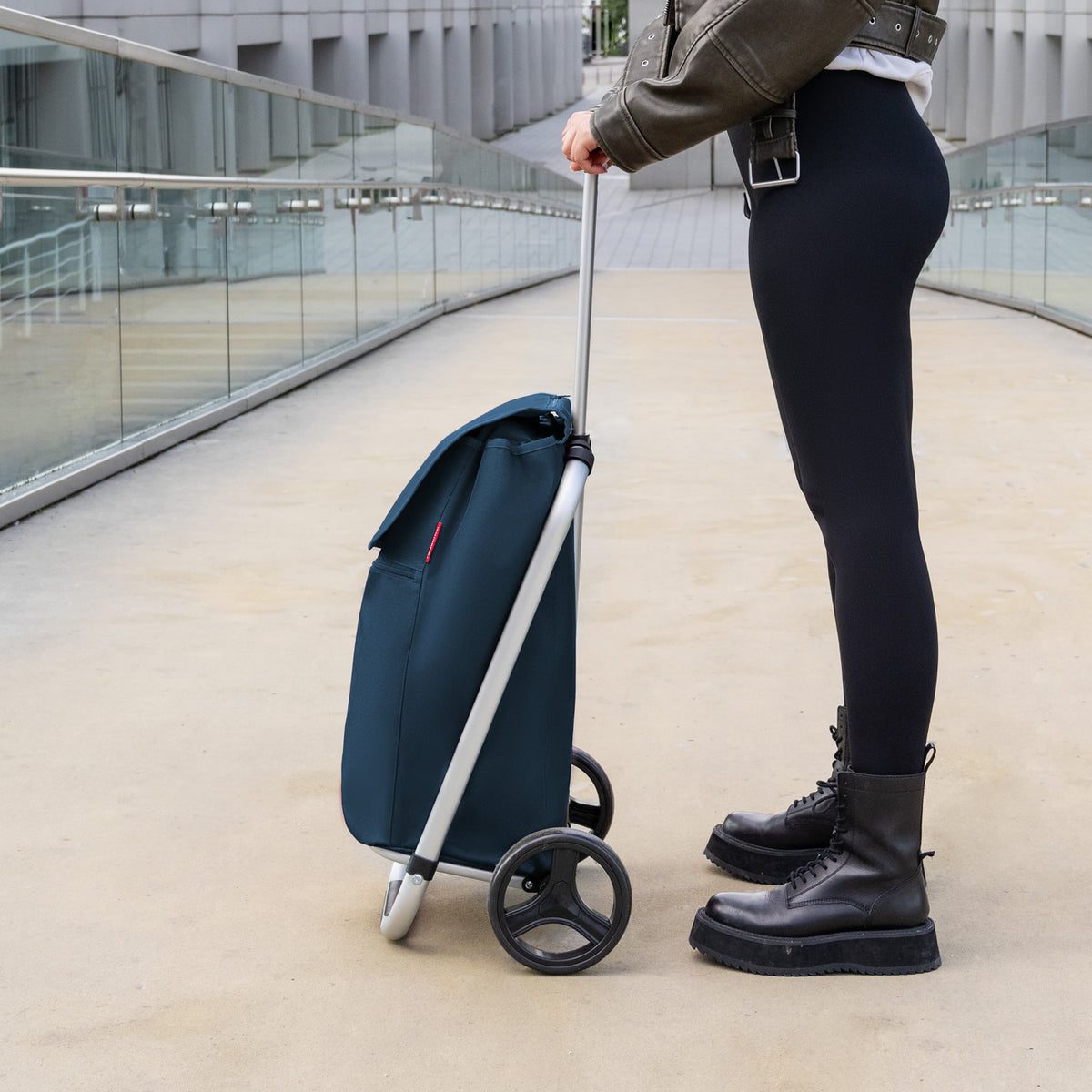 Reisenthel Shopping Trolley Dark Blue – lifestyle fotografie