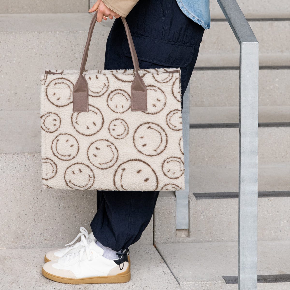 Reisenthel Daily Shopper Smiley Teddy Chocolate – lifestyle fotografie