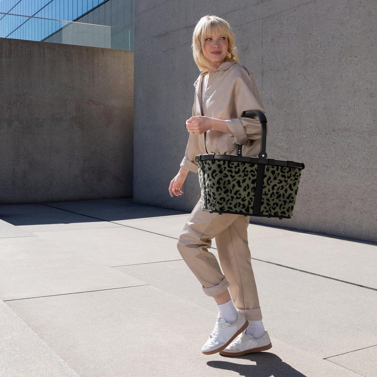 Reisenthel Carrybag Teddy leo olive – lifestyle fotografie