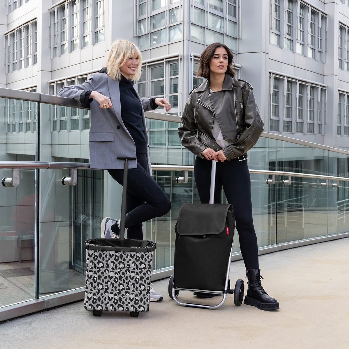 Reisenthel Carrycruiser Frame Leo nero – lifestyle fotografie