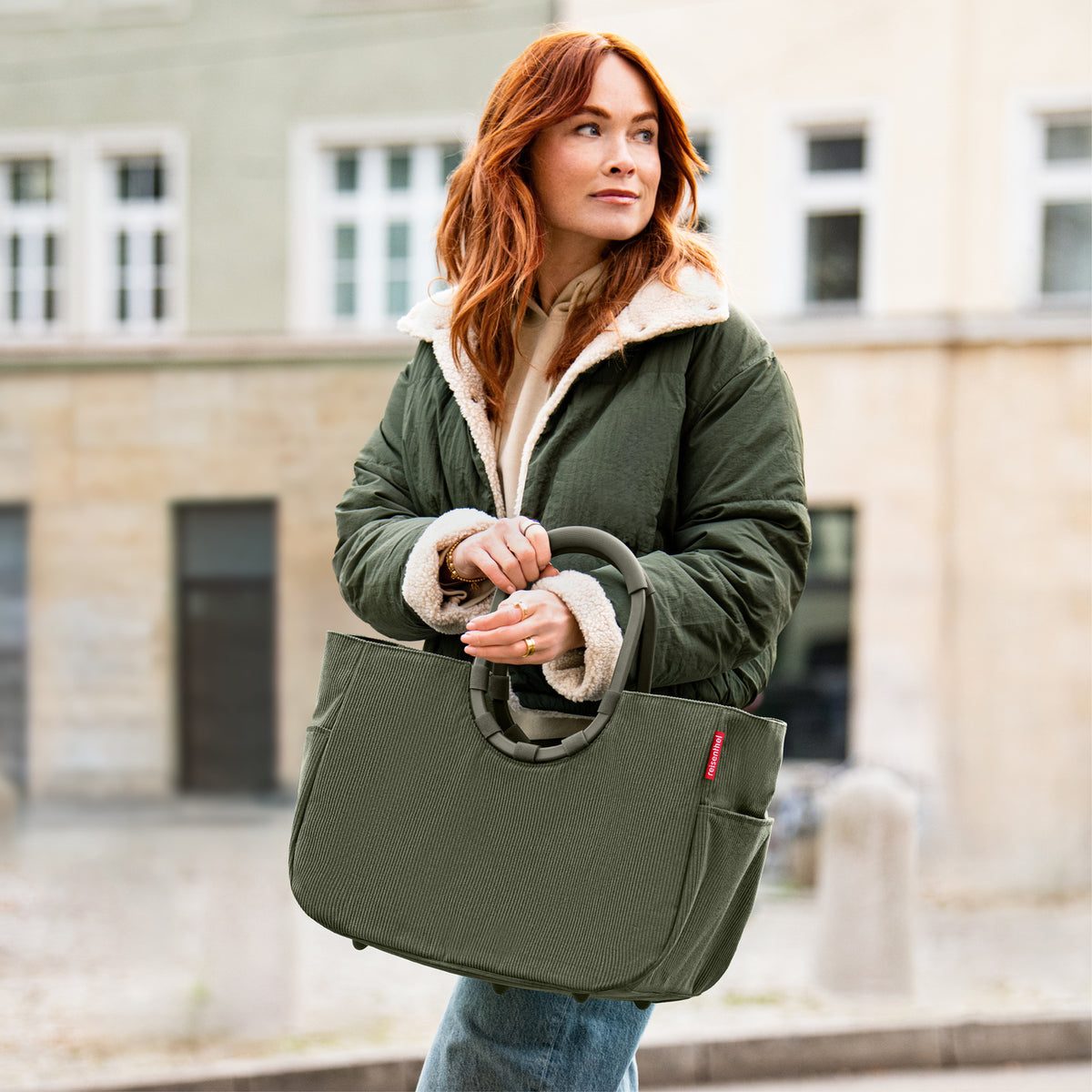 Reisenthel Loopshopper L Cord dark matcha – lifestyle fotografie