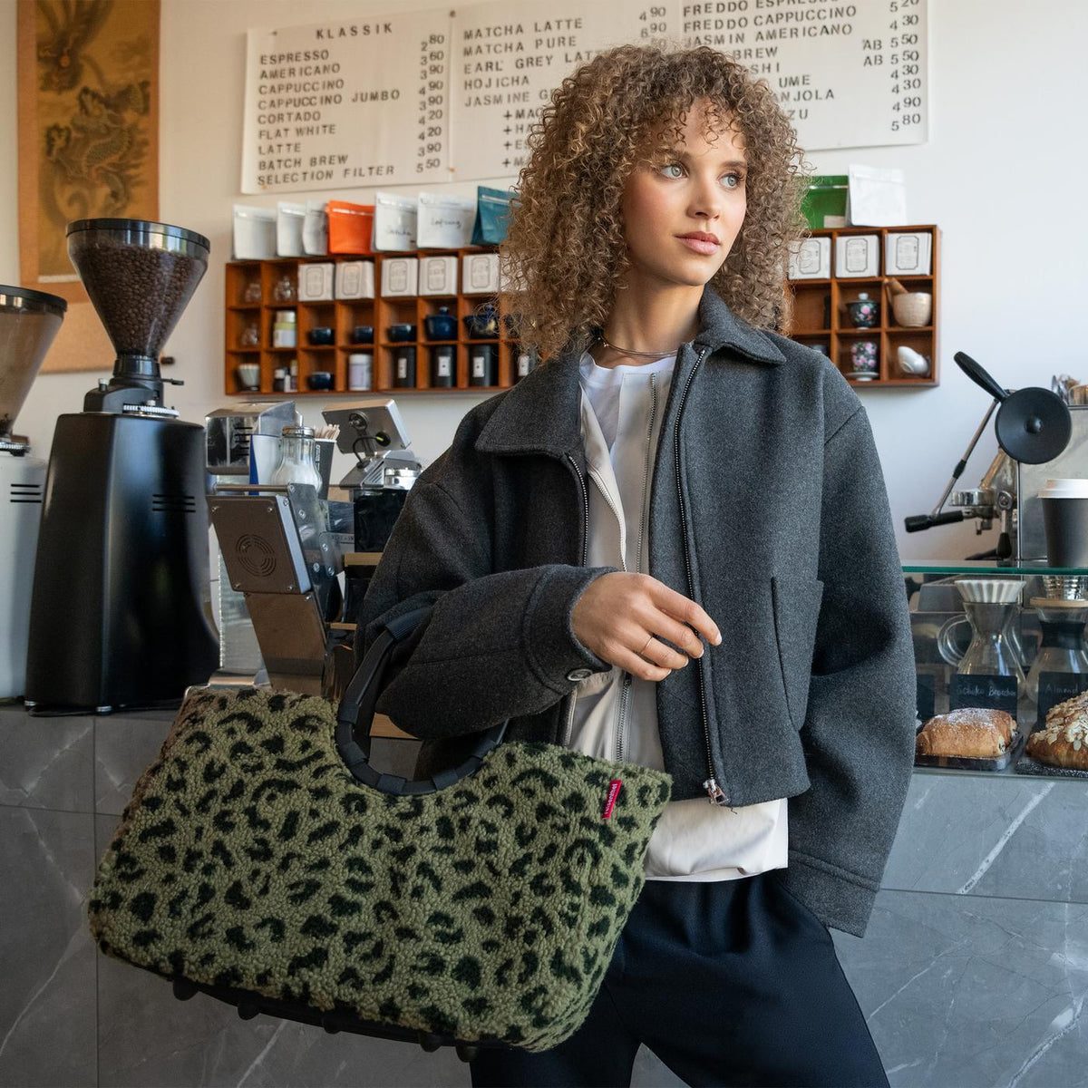 Reisenthel Loopshopper M Teddy Leo Olive – lifestyle fotografie