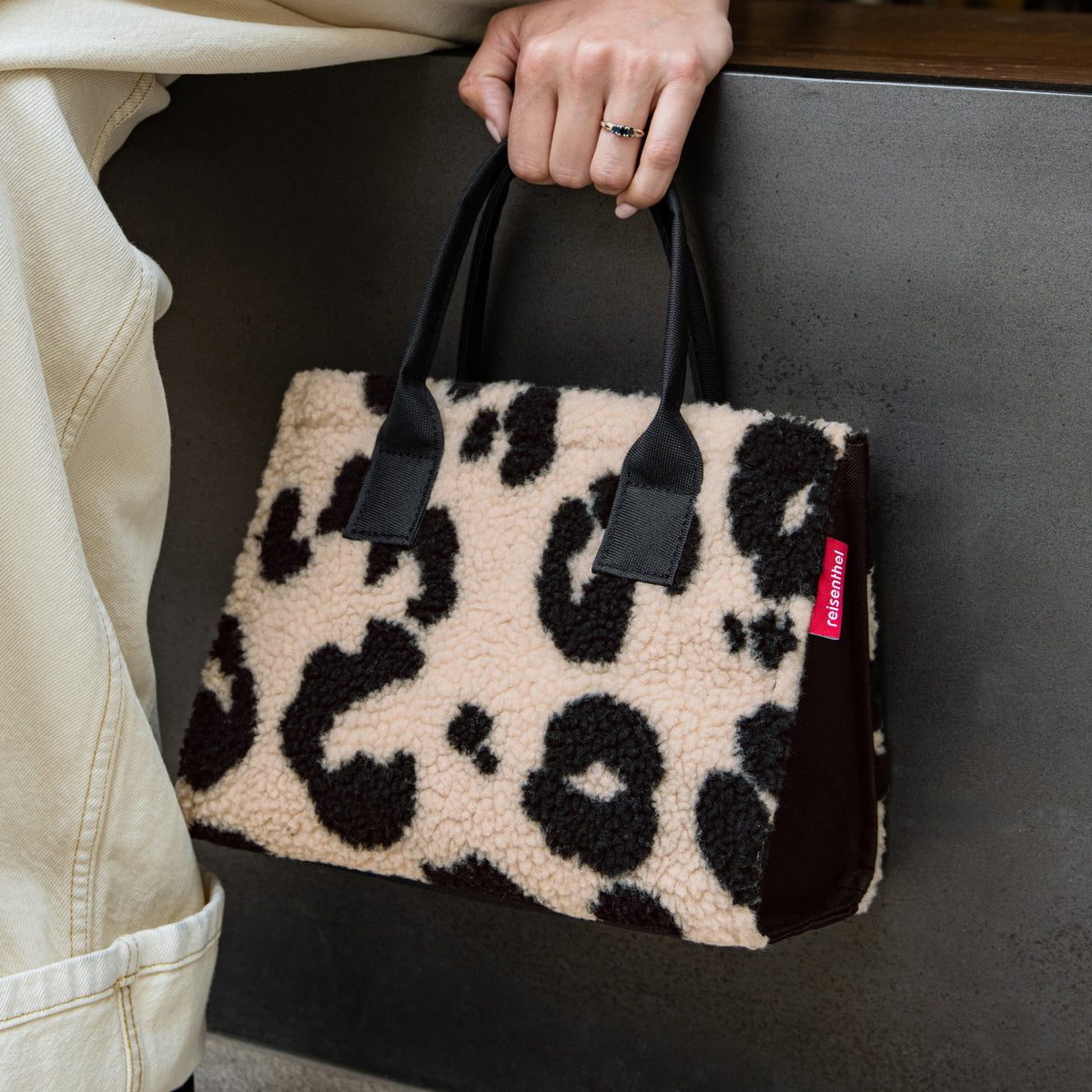 Reisenthel Daily Shopper XS Teddy Leo Cream – lifestyle fotografie