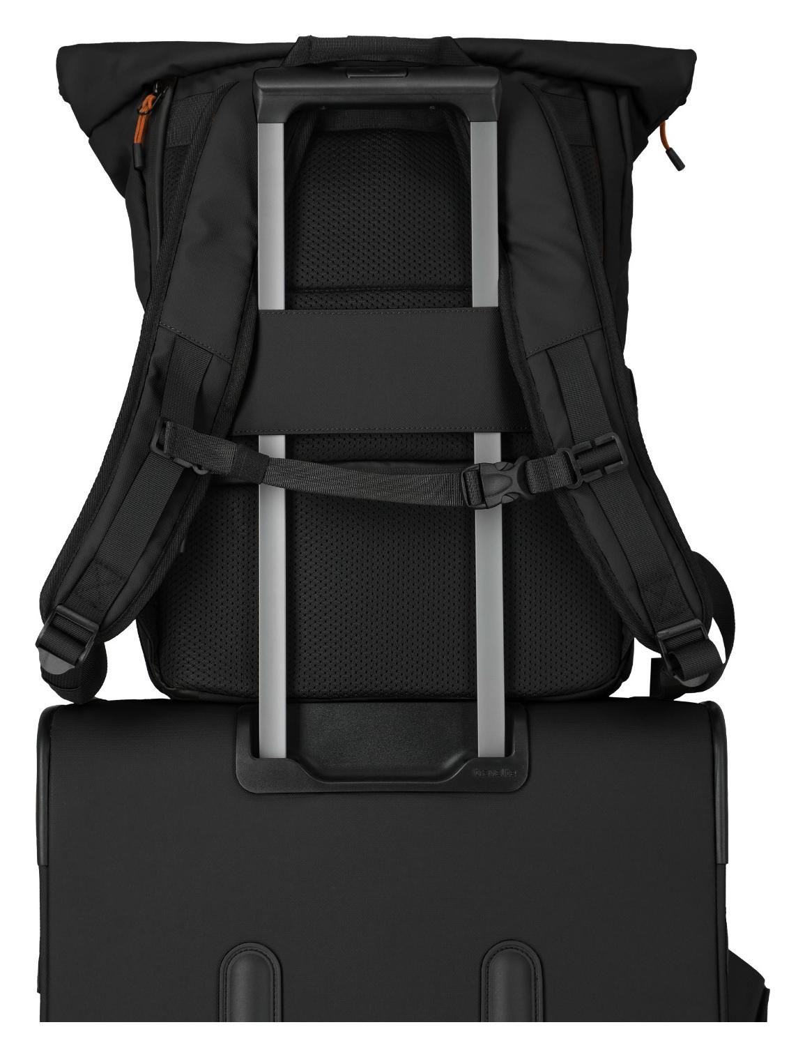 Travelite Briize Backpack M Roll-Up Khaki – použití