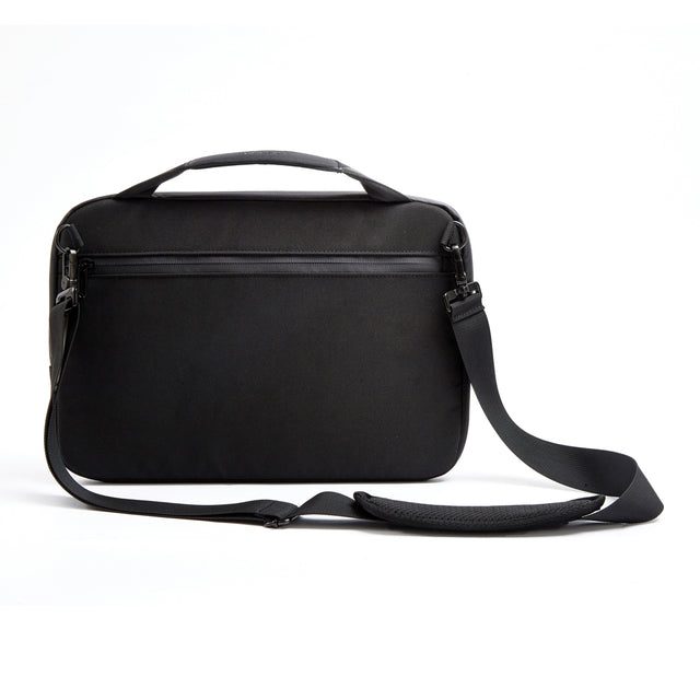 XD Design Laptop Bag 14″ – Madlo nebo ramenní popruh podle přesunu