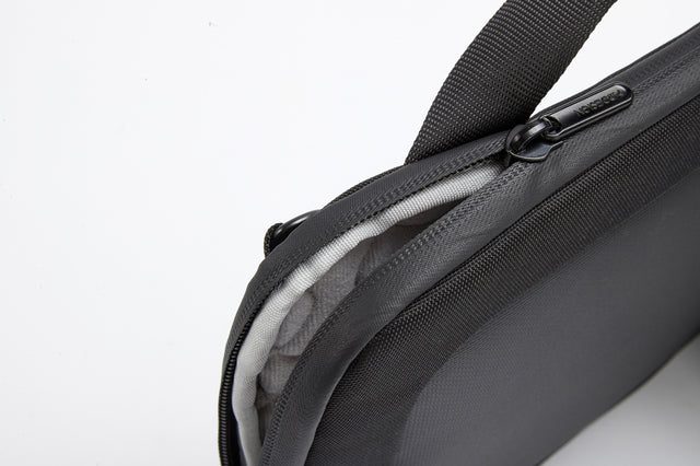XD Design Laptop Bag 14″ – Vodoodpudivý povrch a vodotěsný zip