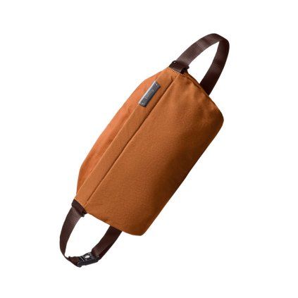Bellroy Sling - Bronze  + Testovací sada toaletních vod ZDARMA