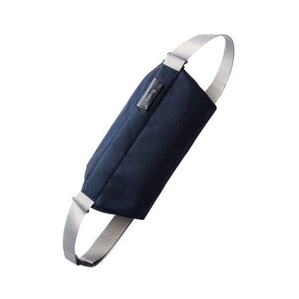 Bellroy Sling Mini - Navy  + Testovací sada toaletních vod ZDARMA