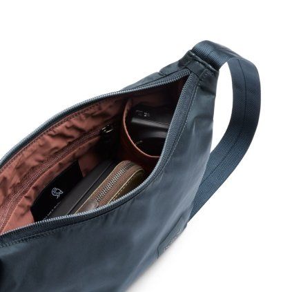 Vnitřní organizace Bellroy Laneway Crescent Bag 2,5L