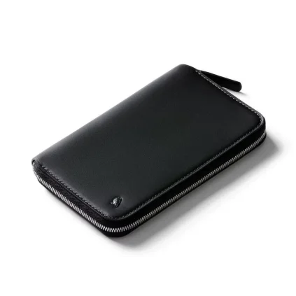 Bellroy Travel Folio Black  + Testovací sada toaletních vod ZDARMA