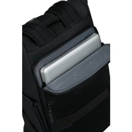 American Tourister Urban Tide Rolltop detail popruhů a zadní části