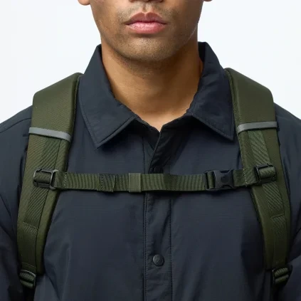 Fjällräven Skule Top Zip 30 detail bočních kapes a vybavení