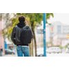 Herschel Kaslo Daypack Tech Black 20L – fotografie v použití a detail modelu