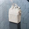 Reisenthel Allrounder R Herringbone Sand 15l – batoh, fotografie v prostředí 2