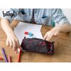BAAGL Studentské pouzdro Red Polygon – lifestyle fotografie 9