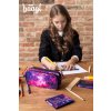 BAAGL Studentská peněženka Galaxy – lifestyle fotografie 6