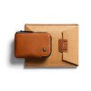Bellroy Card Pocket - Caramel  + Testovací sada toaletních vod ZDARMA