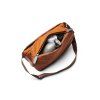 Bellroy Sling - Bronze  + Testovací sada toaletních vod ZDARMA
