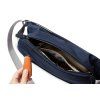 Bellroy Sling - Navy  + Testovací sada toaletních vod ZDARMA
