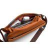 Bellroy Sling Mini - Bronze  + Testovací sada toaletních vod ZDARMA