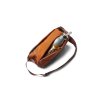 Bellroy Sling Mini - Bronze  + Testovací sada toaletních vod ZDARMA