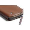 Bellroy Folio Mini - Hazelnut  + Testovací sada toaletních vod ZDARMA