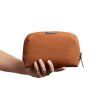 Bellroy Desk Caddy - Bronze  + Testovací sada toaletních vod ZDARMA