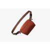 Bellroy Lite Sling Mini - Clay  + Testovací sada toaletních vod ZDARMA