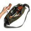 Bellroy Classic Sling 7L Olive  + Testovací sada toaletních vod ZDARMA
