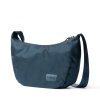 Bellroy Malá crossbody taštička Laneway Crescent Bag 2,5 l - BlueSteel