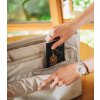 Herschel Kaslo Tote Tech Black 23L – fotografie v použití a detail modelu