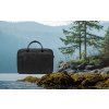Herschel Bowen Convertible Travel Duffle Tech Black 30L – fotografie v použití a detail modelu