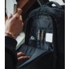 Herschel Kaslo Tech Ash Rose Tonal 30L – fotografie v použití a detail modelu