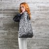 Reisenthel Mini Maxi Shopper Leo nero – nákupní taška, fotografie v prostředí 3