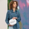 Reisenthel Coolerbag S pocket Silver crackle – chladicí taška, fotografie v prostředí 2