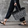 Reisenthel Carrybag Frame Leo nero – nákupní košík, fotografie v prostředí 5