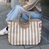 Reisenthel Loopshopper L Summerstripes coffee – nákupní taška, fotografie v prostředí 3