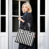 Reisenthel Daily Shopper Summerstripes Black – nákupní taška, fotografie v prostředí 3
