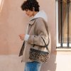 Reisenthel Mini Pouch Leo Fake Fur – pouzdro, fotografie v prostředí 3