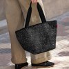 Reisenthel Shopper M Boucle Black – nákupní taška, fotografie v prostředí 2