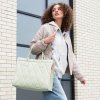 Reisenthel Daily Shopper Puffer Iced Matcha – nákupní taška, fotografie v prostředí 3