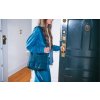 Herschel Cloudform Small Tote Tartan Plaid Black Iris 10L – fotografie v použití a detail modelu