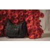 Herschel Yara Quilted Capsule Shoulder Bag Black Tonal Daisy 10L – fotografie v použití a detail modelu