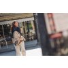 Herschel Classic™ XL Camo Desert 30L – fotografie v použití a detail modelu