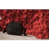 Herschel Thalia Quilted Capsule Crossbody Black Tonal Daisy 2L – fotografie v použití a detail modelu